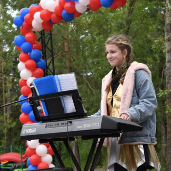 Музыкально-развлекательная программа «Мы вместе — Россия!»